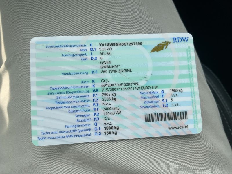 Volvo V60 2.4 D6 Plug-in Hybrid Summum AWD 2015 – снимка 20