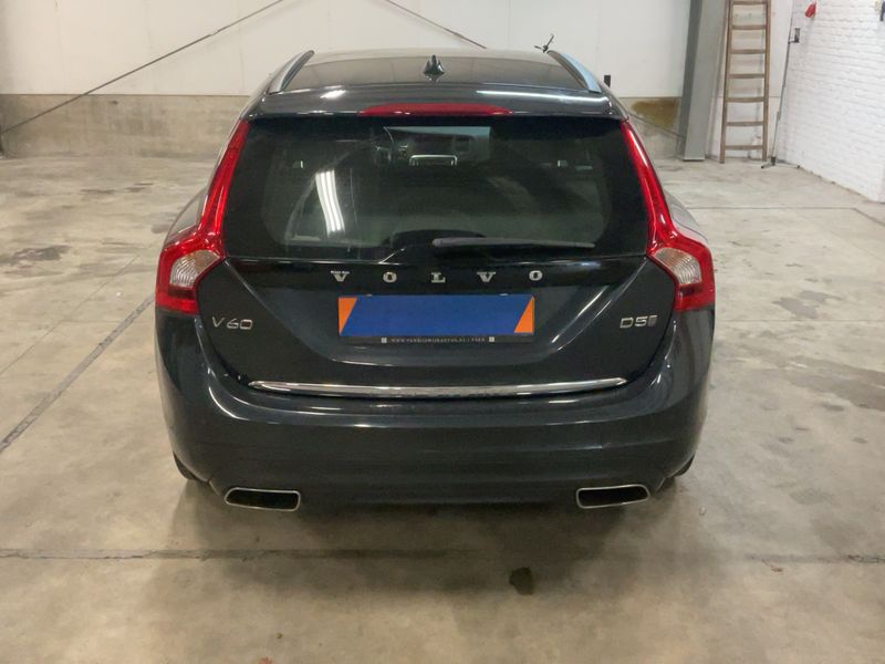 Volvo V60 2.4 D6 Plug-in Hybrid Summum AWD 2015 – снимка 7