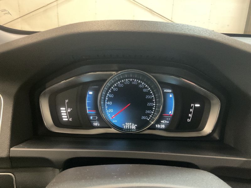 Volvo V60 2.4 D6 Plug-in Hybrid Summum AWD 2015 – снимка 18