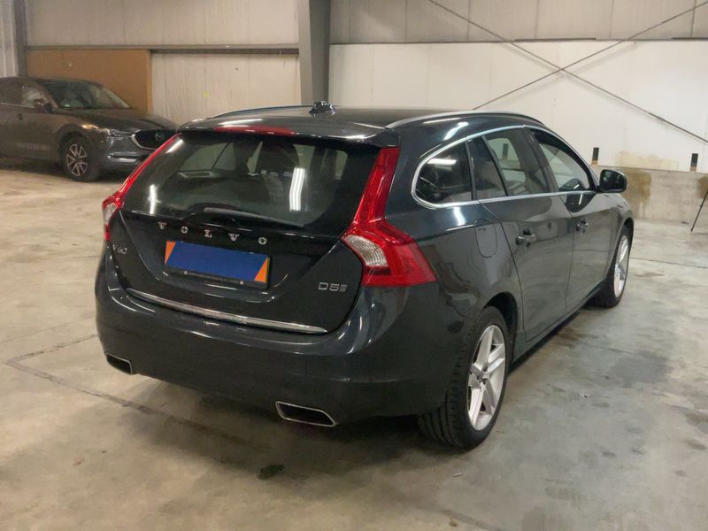 Volvo V60 2.4 D6 Plug-in Hybrid Summum AWD 2015 – снимка 8