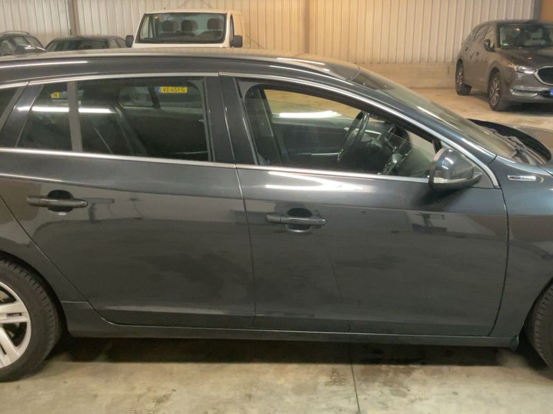 Volvo V60 2.4 D6 Plug-in Hybrid Summum AWD 2015 – снимка 10