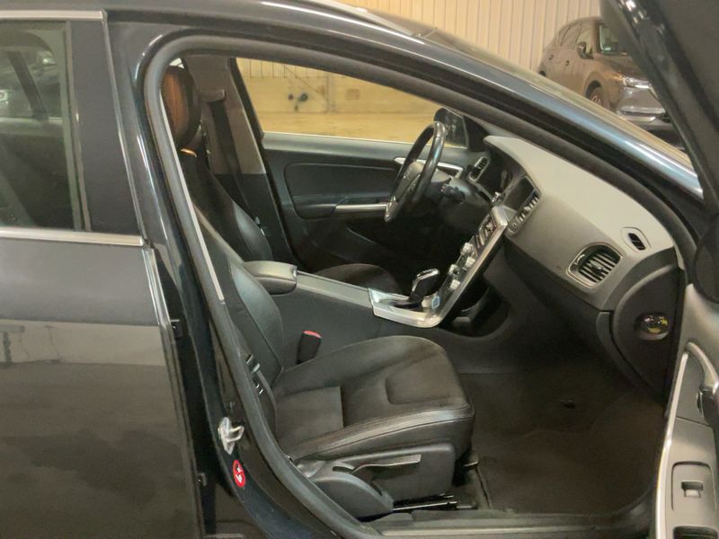 Volvo V60 2.4 D6 Plug-in Hybrid Summum AWD 2015 – снимка 16