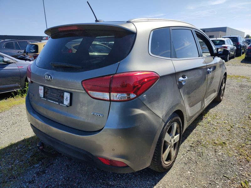 Kia Carens 1.7 CRDi Dream Team 2015 – снимка 5