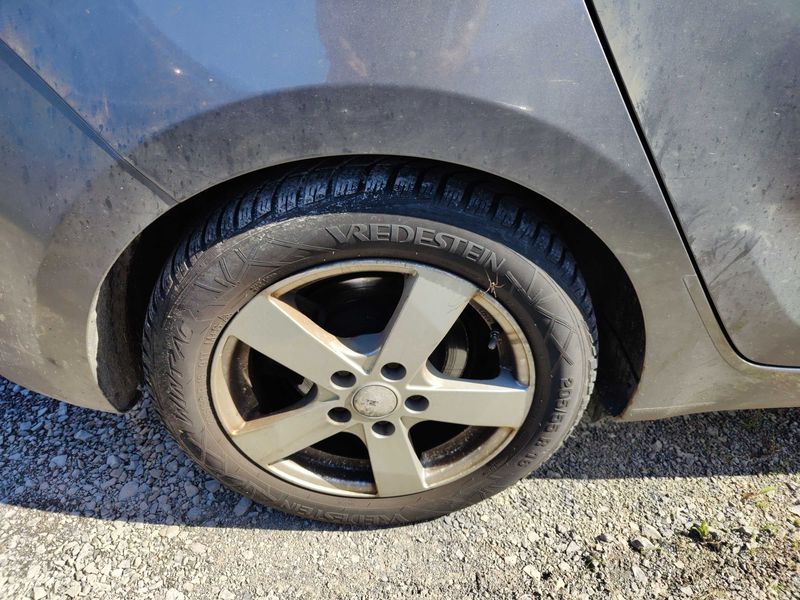 Kia Carens 1.7 CRDi Dream Team 2015 – снимка 22