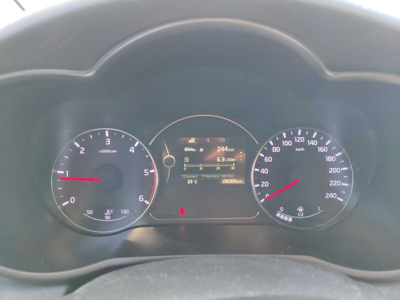 Kia Carens 1.7 CRDi Dream Team 2015 – снимка 12