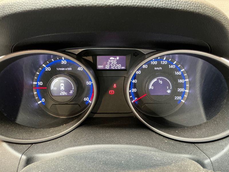 Hyundai ix35 1.7 CRDi Premium Limited Blue 2WD 2014 – снимка 18