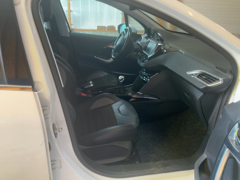 Peugeot 2008 1.2 PureTech Allure 2018 – снимка 16