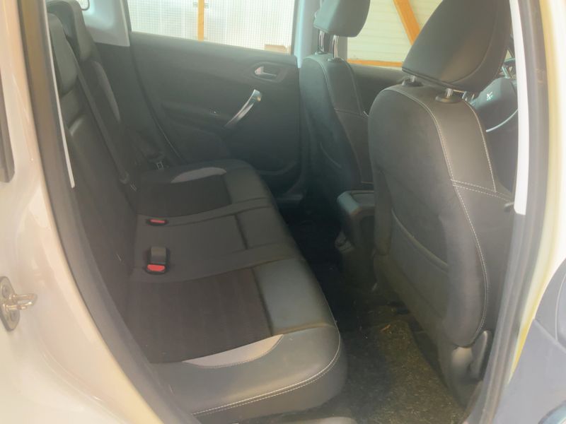 Peugeot 2008 1.2 PureTech Allure 2018 – снимка 19