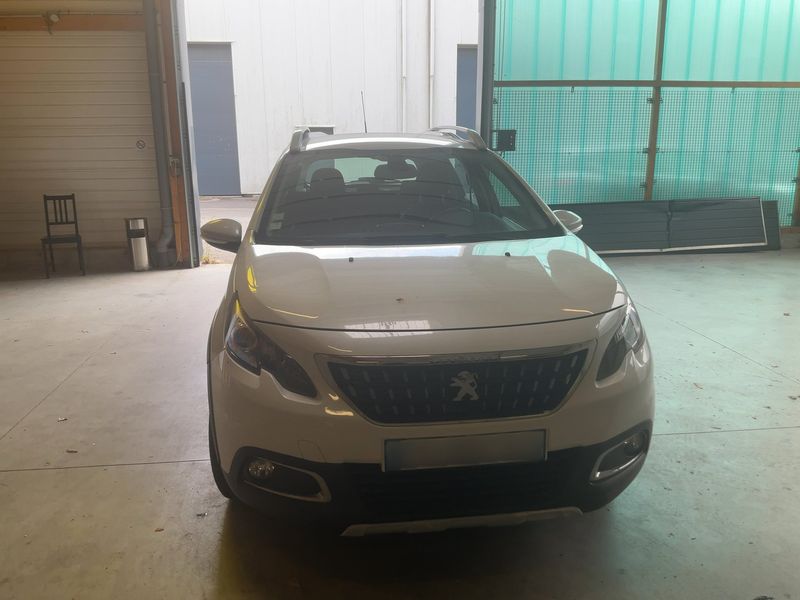 Peugeot 2008 1.2 PureTech Allure 2018 – снимка 14
