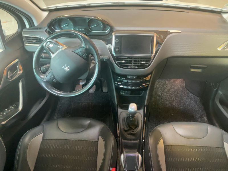 Peugeot 2008 1.2 PureTech Allure 2018 – снимка 17