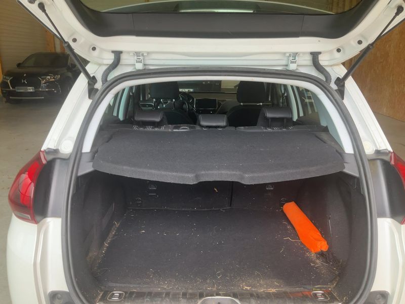 Peugeot 2008 1.2 PureTech Allure 2018 – снимка 15
