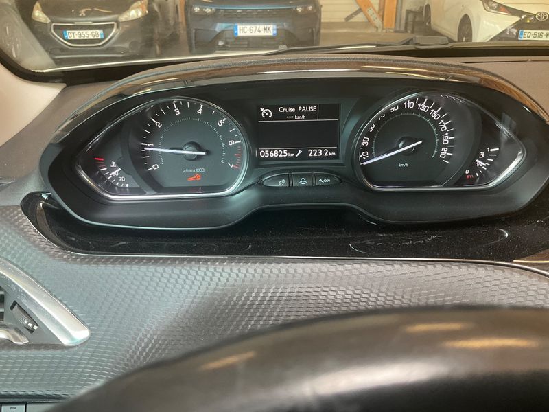 Peugeot 2008 1.2 PureTech Allure 2018 – снимка 18