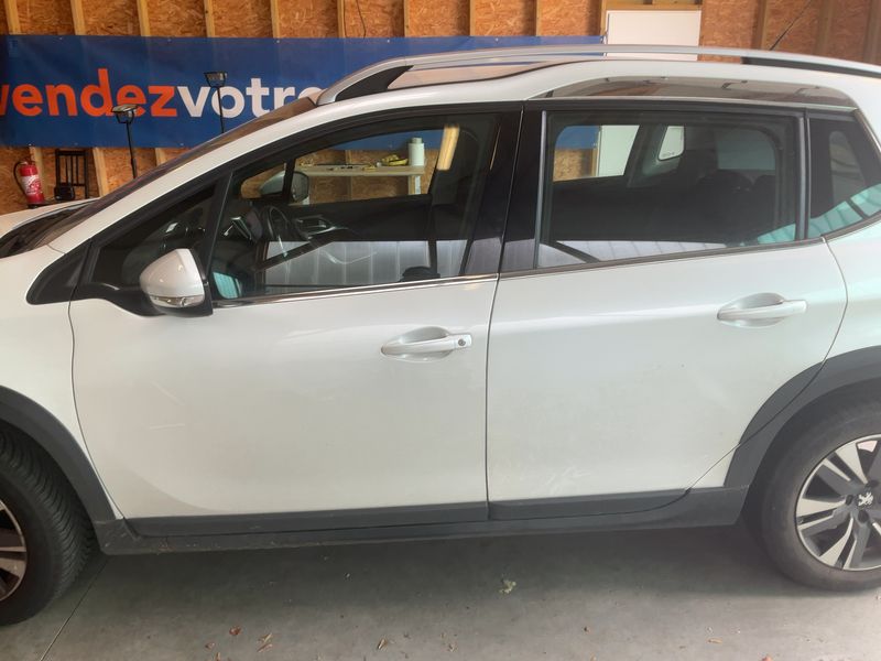 Peugeot 2008 1.2 PureTech Allure 2018 – снимка 4