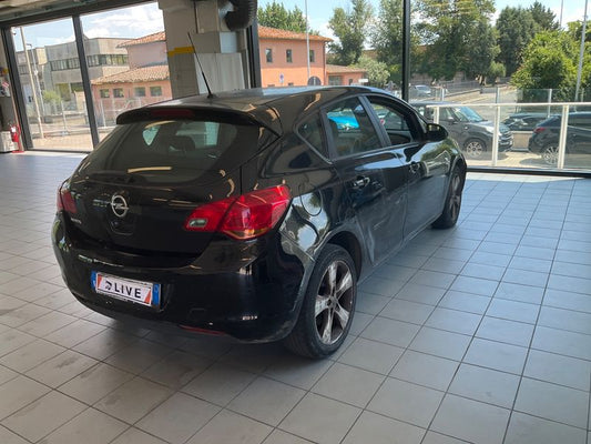 Opel Astra 1.4 Edition 2011 – снимка 2