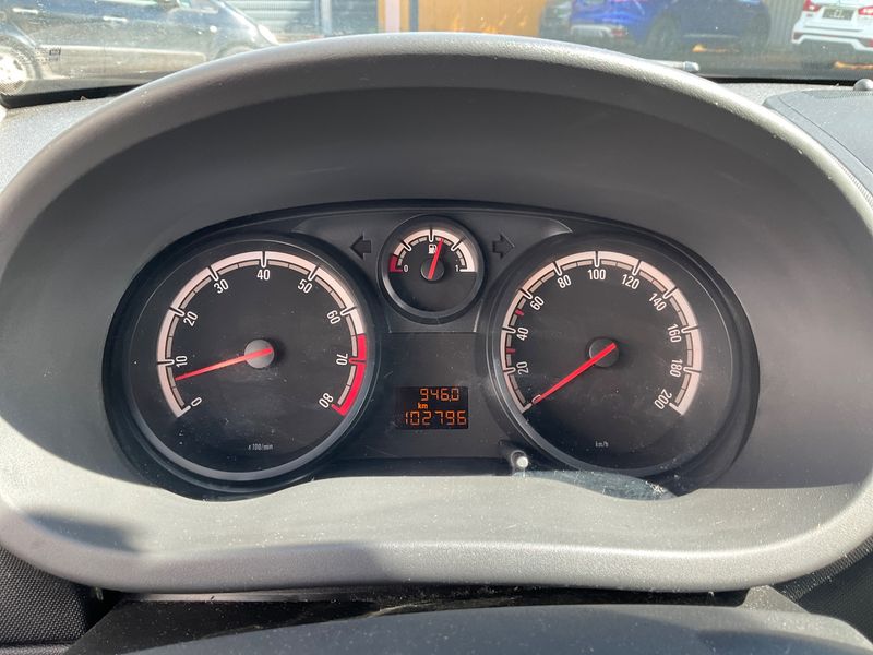 Opel Corsa 1.2 Selection 2010 – снимка 4