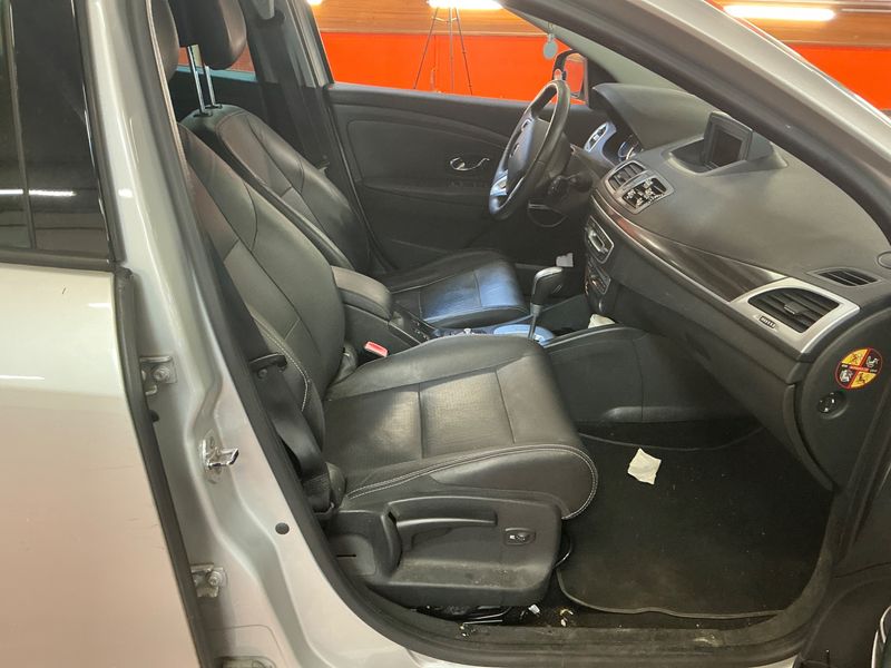 Renault Megane 2.0 dCi Luxe 2012 – снимка 3