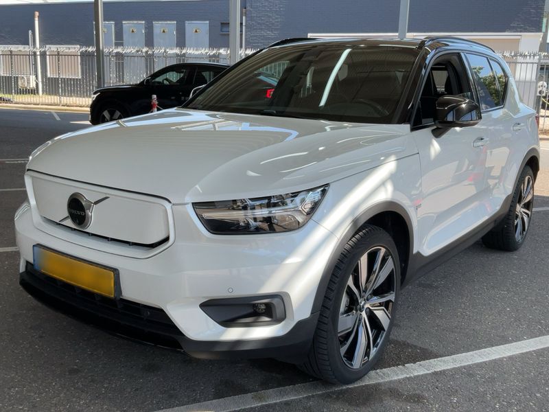 Volvo XC40 P8 electric drive 300 kW R-Design Pure AWD 2020 – снимка 1