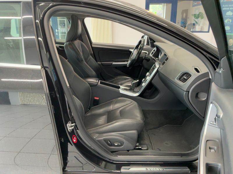 Volvo V60 2.0 D5 Summum 2017 – снимка 17