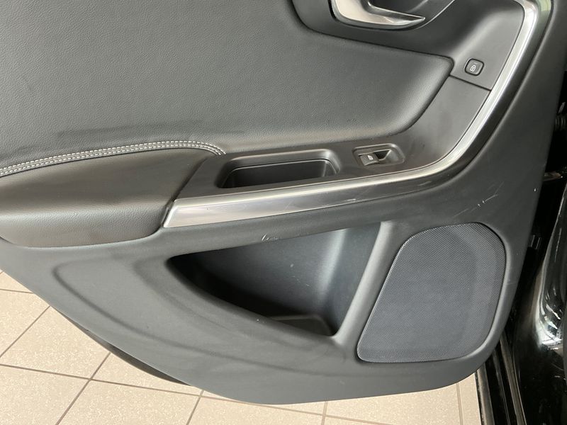 Volvo V60 2.0 D5 Summum 2017 – снимка 24