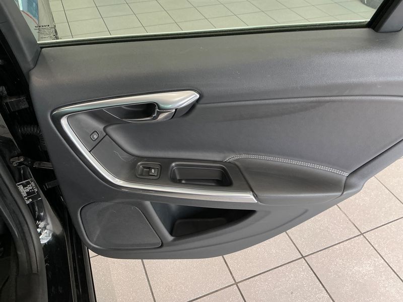 Volvo V60 2.0 D5 Summum 2017 – снимка 23