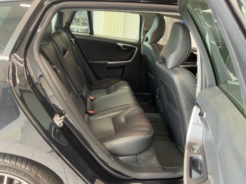 Volvo V60 2.0 D5 Summum 2017 – снимка 20