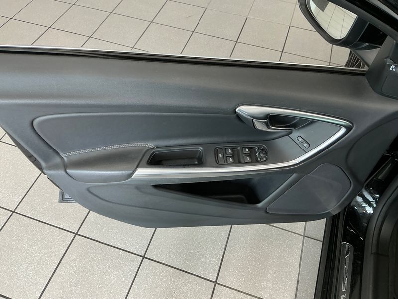 Volvo V60 2.0 D5 Summum 2017 – снимка 26