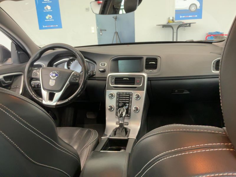 Volvo V60 2.0 D5 Summum 2017 – снимка 18
