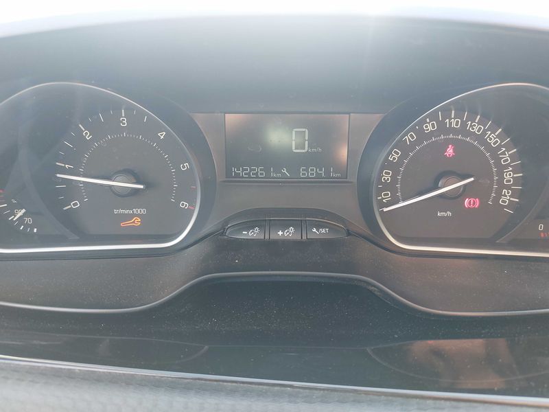 Peugeot 2008 1.5 Blue-HDi Active Business 2019 – снимка 12