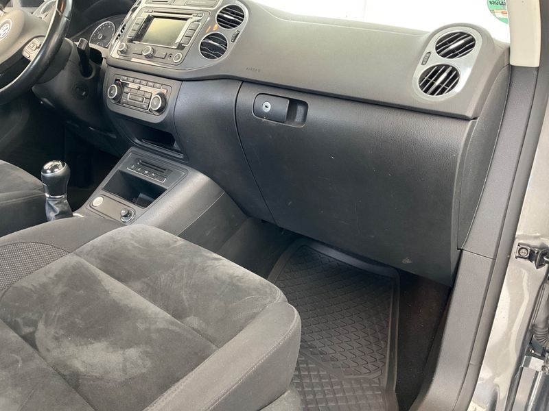 Volkswagen Tiguan 1.4 TSI Sport & Style BlueMotion Tech 2015 – снимка 30