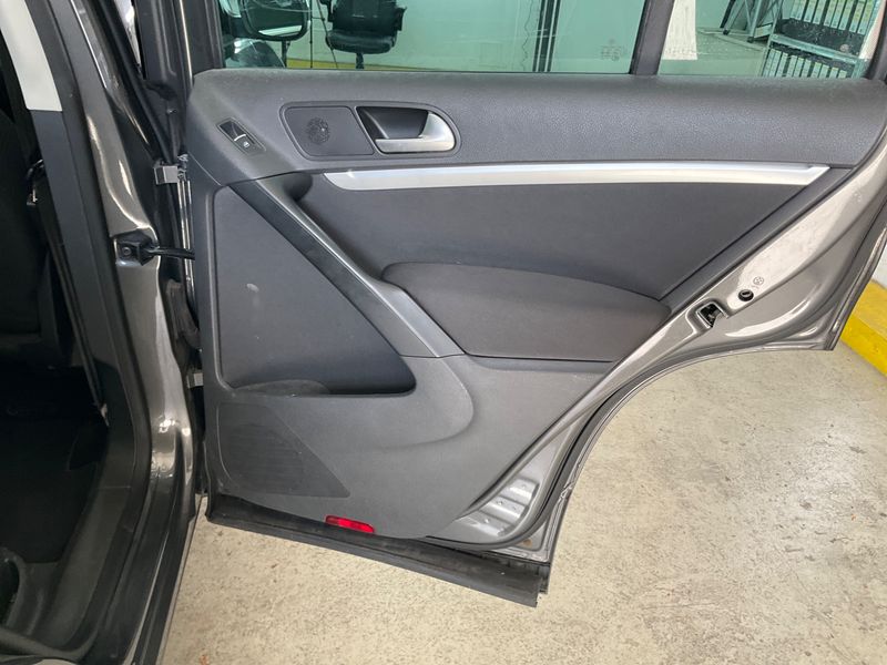 Volkswagen Tiguan 1.4 TSI Sport & Style BlueMotion Tech 2015 – снимка 32