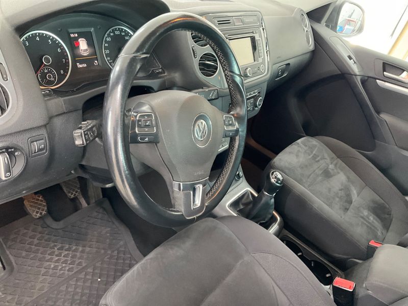 Volkswagen Tiguan 1.4 TSI Sport & Style BlueMotion Tech 2015 – снимка 38