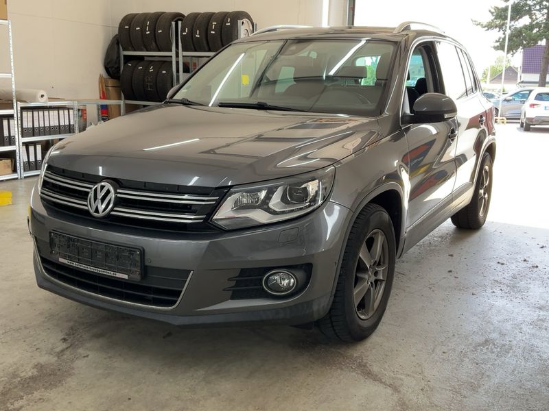 Volkswagen Tiguan 1.4 TSI Sport & Style BlueMotion Tech 2015 – снимка 1