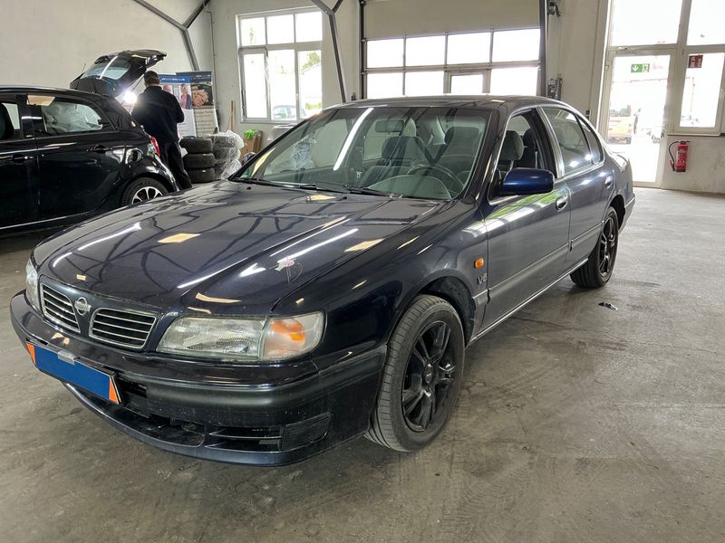 Nissan Maxima 2.0 V6 SE 1997 – снимка 1
