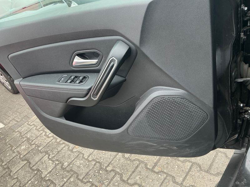 Dacia Duster 1.3 TCe Anniversary 2019 – снимка 30