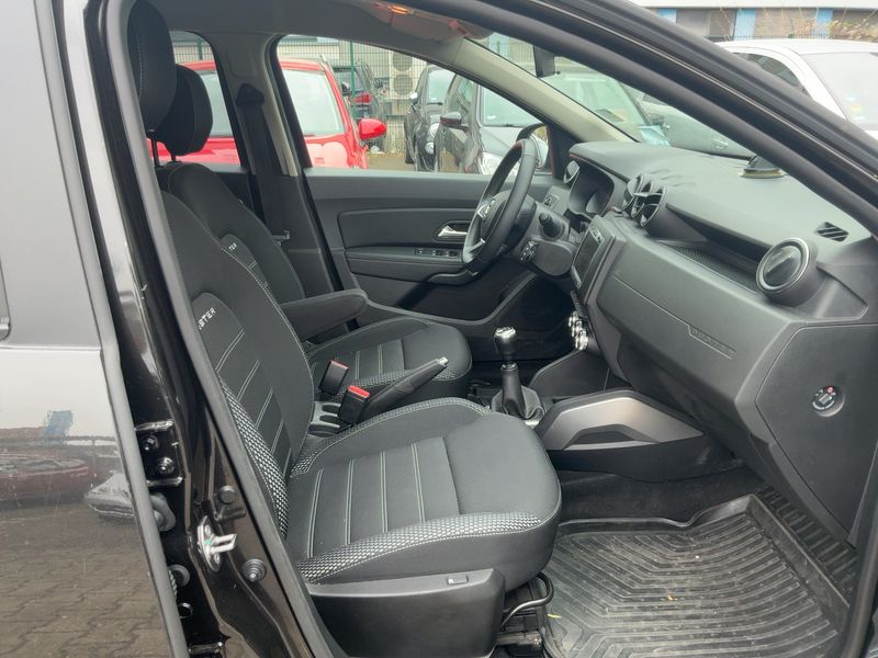 Dacia Duster 1.3 TCe Anniversary 2019 – снимка 16