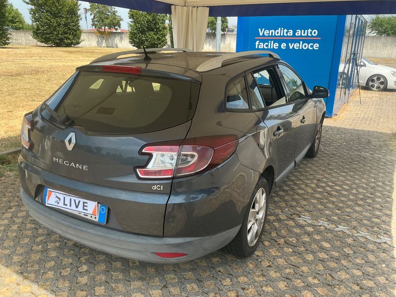 Renault Megane 1.5 dCi Attractive 2011 – снимка 2