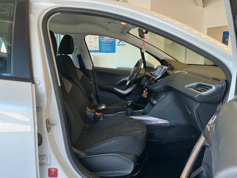 Peugeot 2008 1.2 PureTech Active 2016 – снимка 3