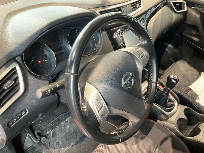 Nissan Qashqai 1.2 Acenta 2015 – снимка 34