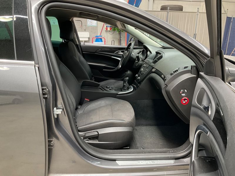 Opel Insignia Sports Tourer 2.0 CDTI Innovation 2012 – снимка 3