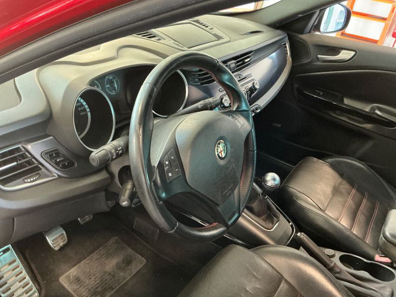 Alfa Romeo Giulietta 1.8 Turbo Quadrifoglio Verde 2011 – снимка 24