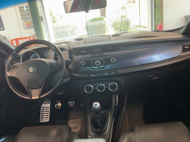Alfa Romeo Giulietta 1.8 Turbo Quadrifoglio Verde 2011 – снимка 18