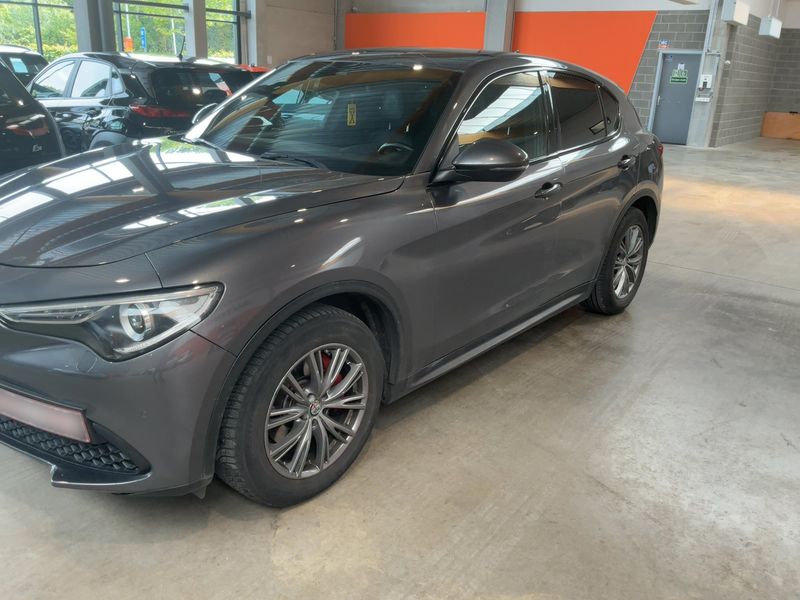 Alfa Romeo Stelvio 2.2 JTDM Super 2WD 2019 – снимка 2