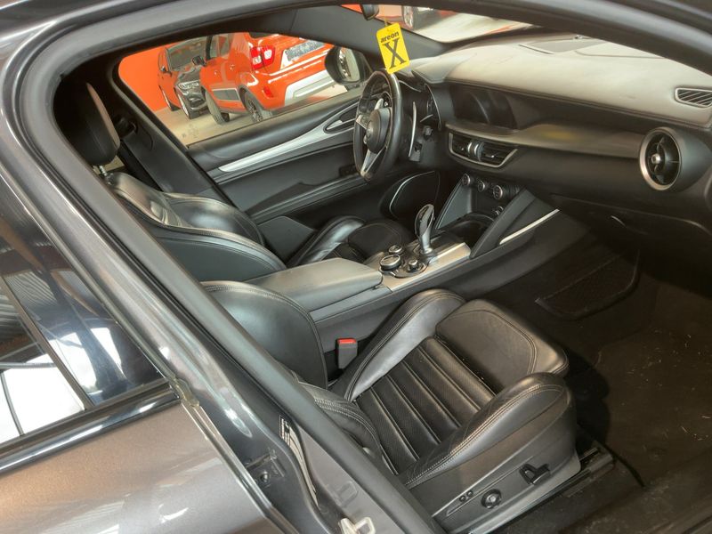 Alfa Romeo Stelvio 2.2 JTDM Super 2WD 2019 – снимка 16