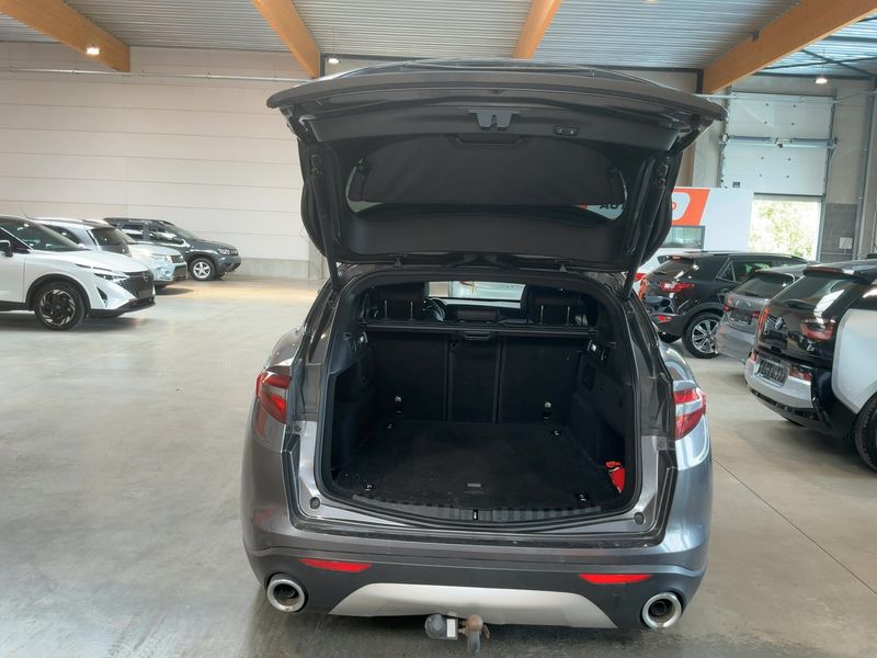 Alfa Romeo Stelvio 2.2 JTDM Super 2WD 2019 – снимка 15