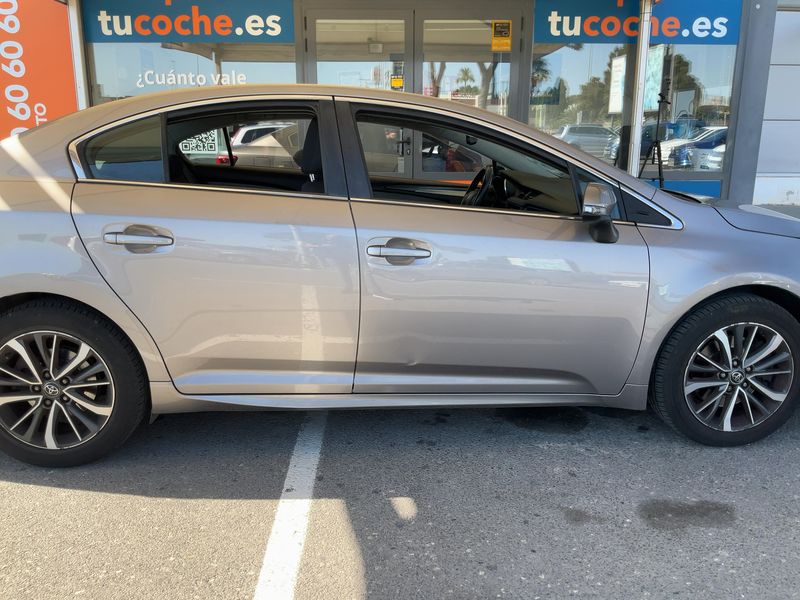 Toyota Avensis 2.0 D-4D Advance 2015 – снимка 10