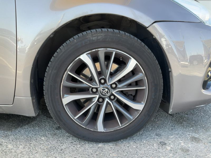 Toyota Avensis 2.0 D-4D Advance 2015 – снимка 11