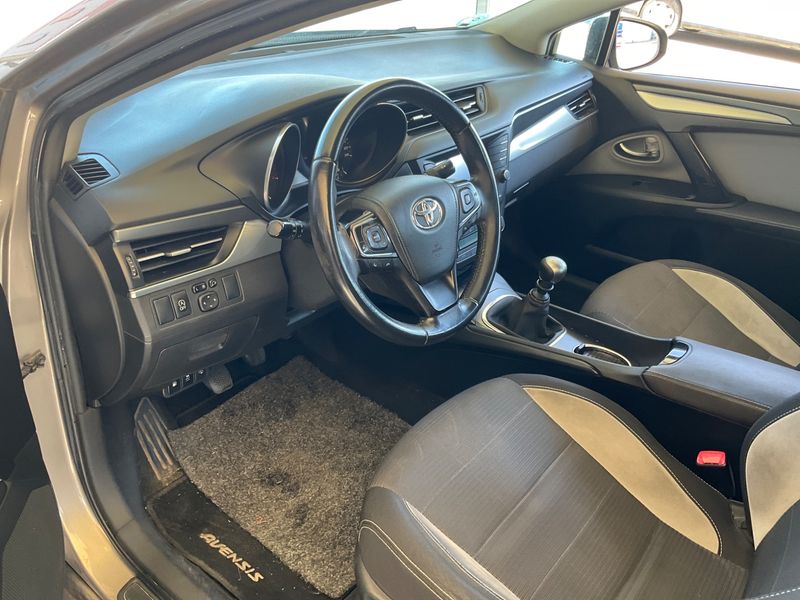 Toyota Avensis 2.0 D-4D Advance 2015 – снимка 26