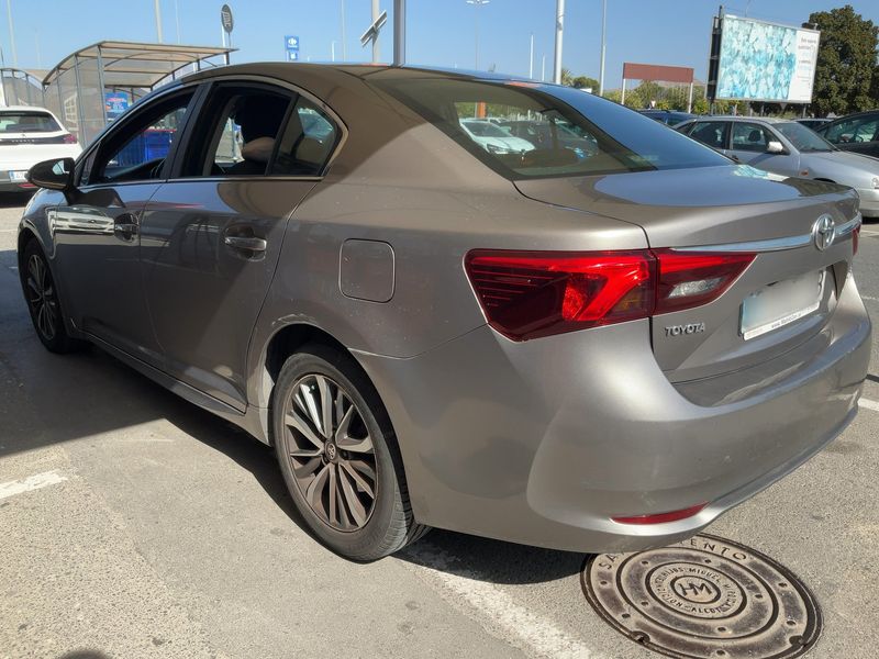 Toyota Avensis 2.0 D-4D Advance 2015 – снимка 6