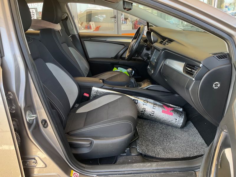 Toyota Avensis 2.0 D-4D Advance 2015 – снимка 16