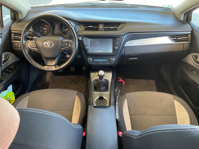 Toyota Avensis 2.0 D-4D Advance 2015 – снимка 17